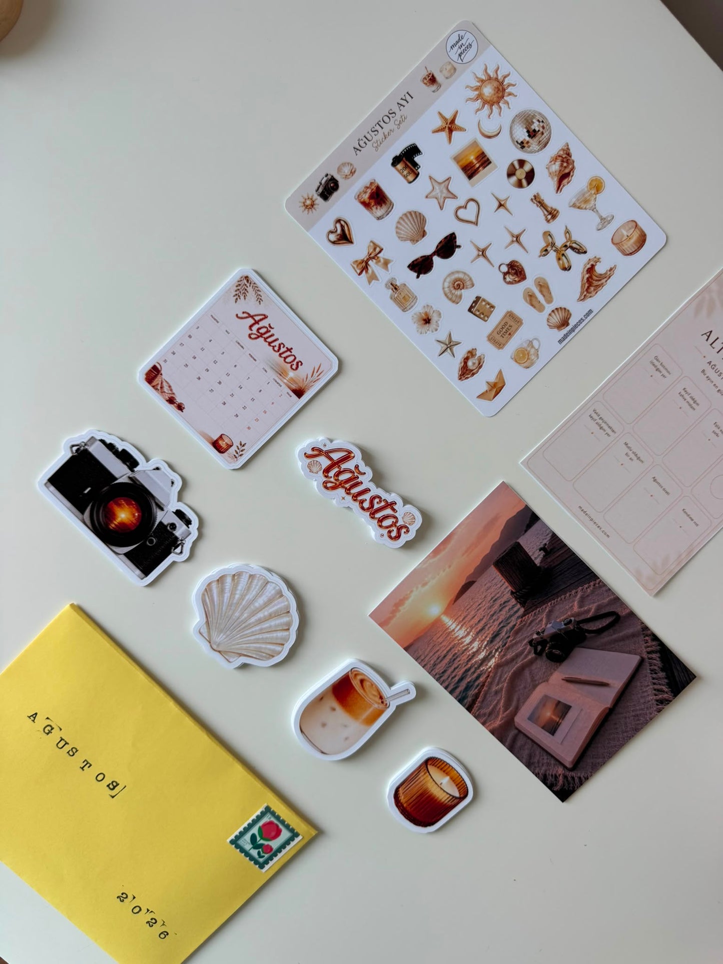 Ağustos Sticker Kulübü - Aylık Koleksiyon