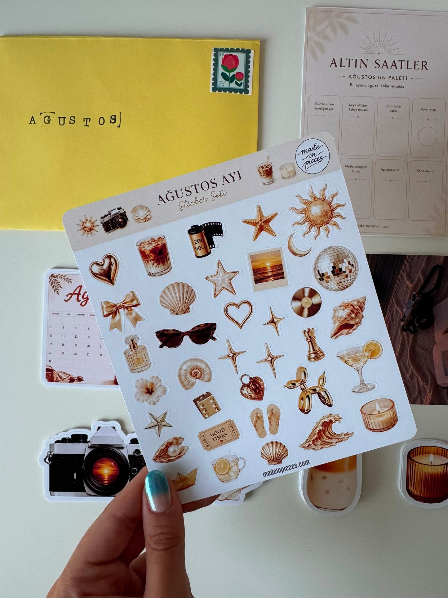 Ağustos Sticker Kulübü - Aylık Koleksiyon